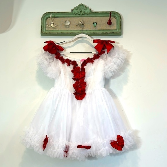 Sugar Thrillz Dresses & Skirts - Brand New sugar Thrillz WINTER ROSE baby doll MINI DRESS WHITE red bow medium